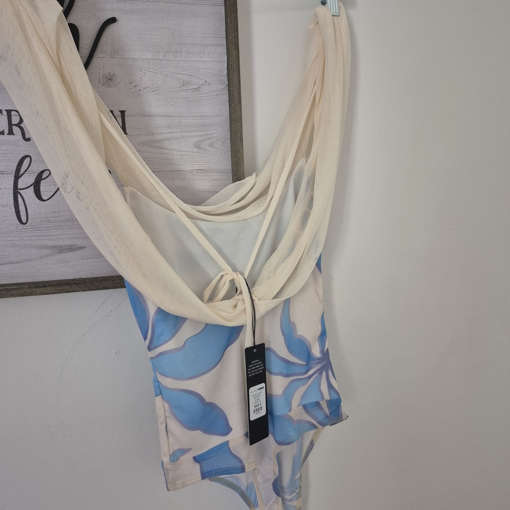 Elegant Blue and Cream Floral Bodysuit - Picture 7 of 11